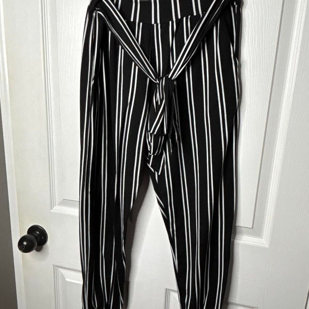 LA Gypsy Size Large Black White Striped Paperbag Waist Tie Front Pants